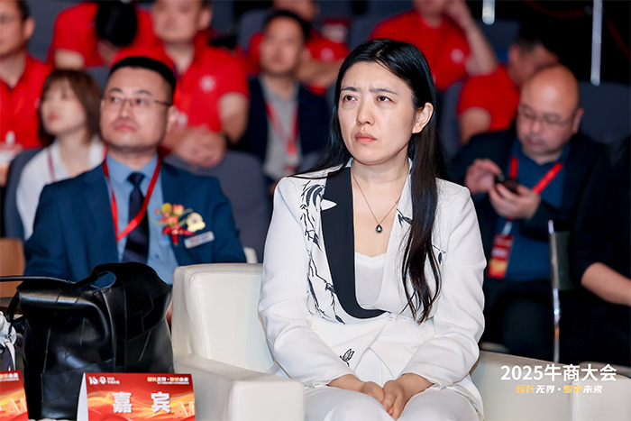 明亮照明集團總經理荊明慧