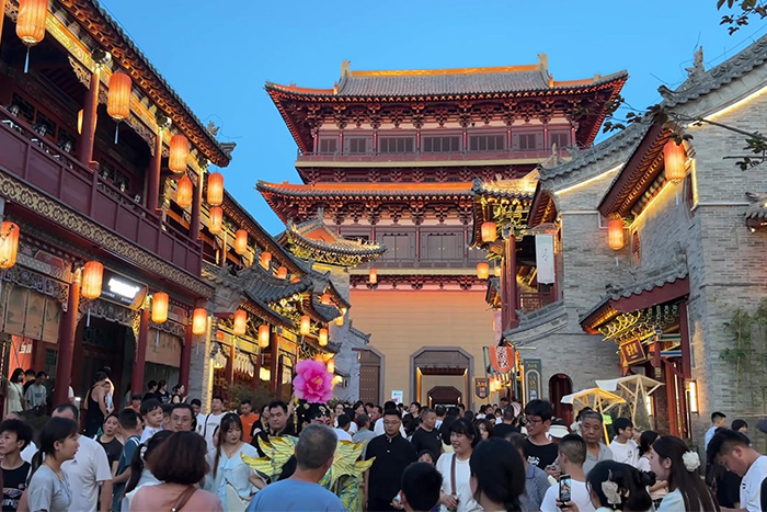 游客抱怨“晚上沒活動”？亮化讓景區夜晚變成“歡樂不打烊”的樂園?